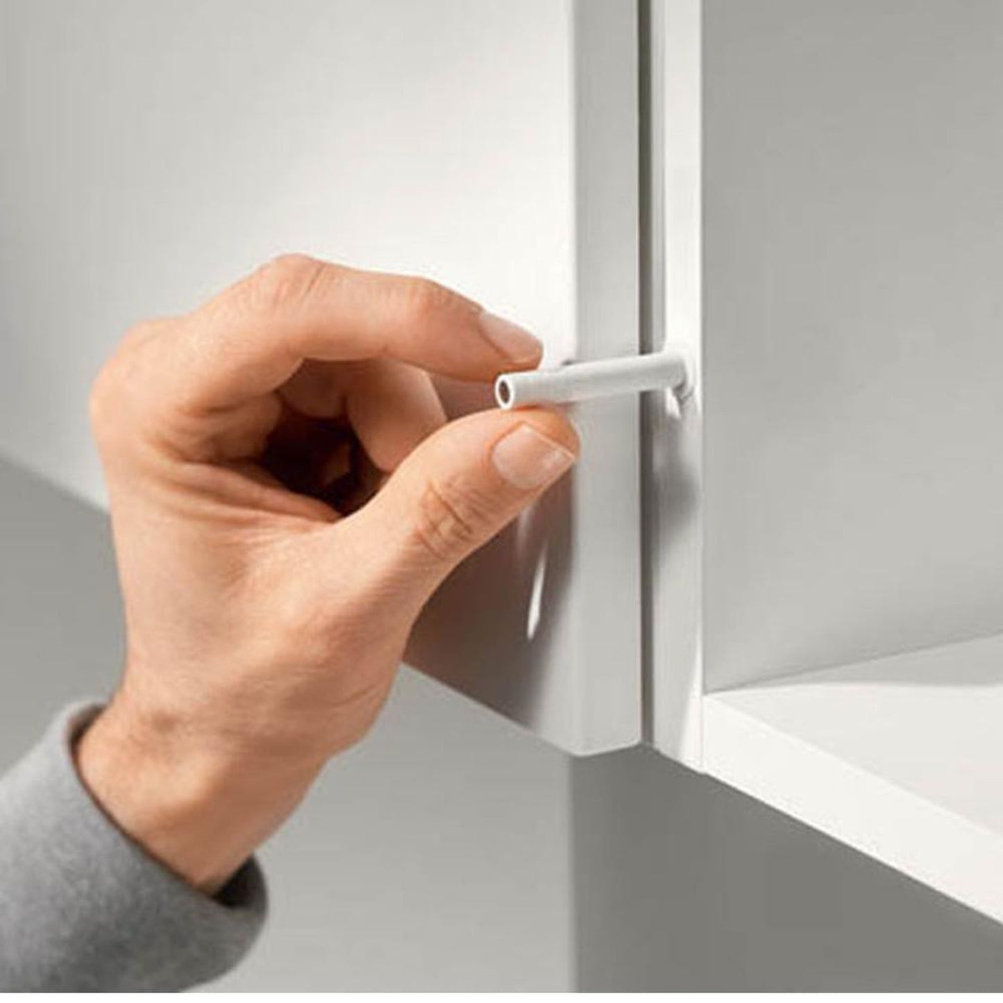 Blum 956.1004.SW Magnetic Push to Open Tip-On Set (White/Standard Doors)